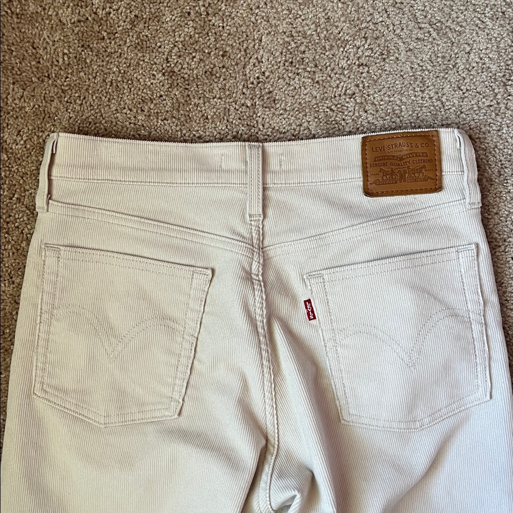 Levi’s Wedgie Straight Fit button Fly Corduroy Pants - Picture 9 of 12